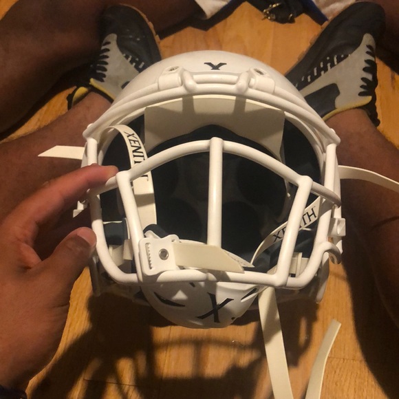 Zenith football helmet never worn. - Picture 3 of 4